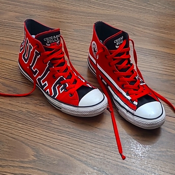 Converse Chuck Taylor All Star Hi 'Chicago Bulls' Men's Size 9.5 RARE FIND!